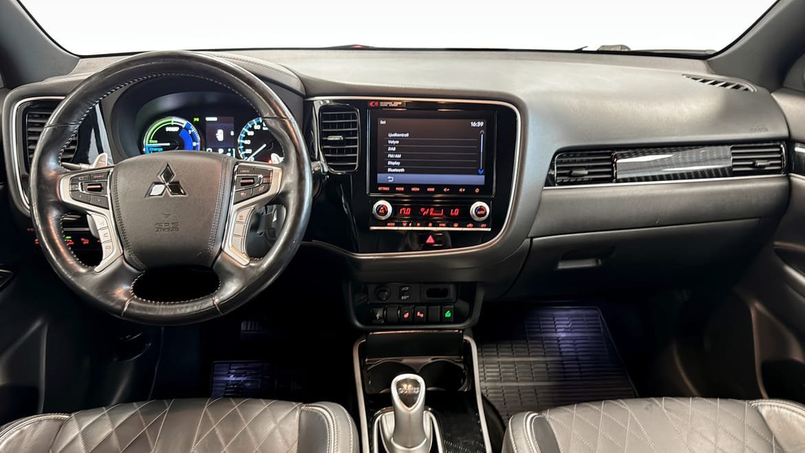 Vehicle Image 9