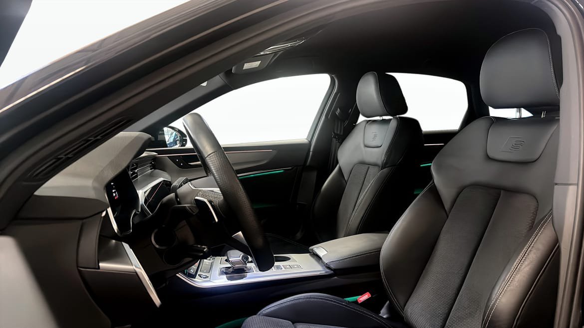 Vehicle Image 8