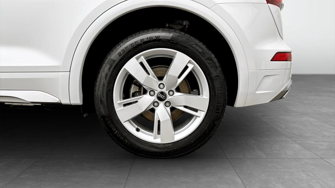 Vehicle Image 6