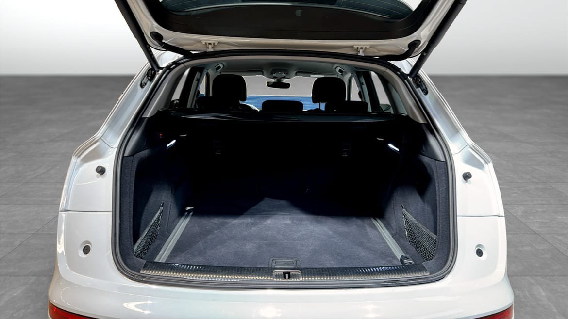 Vehicle Image 12