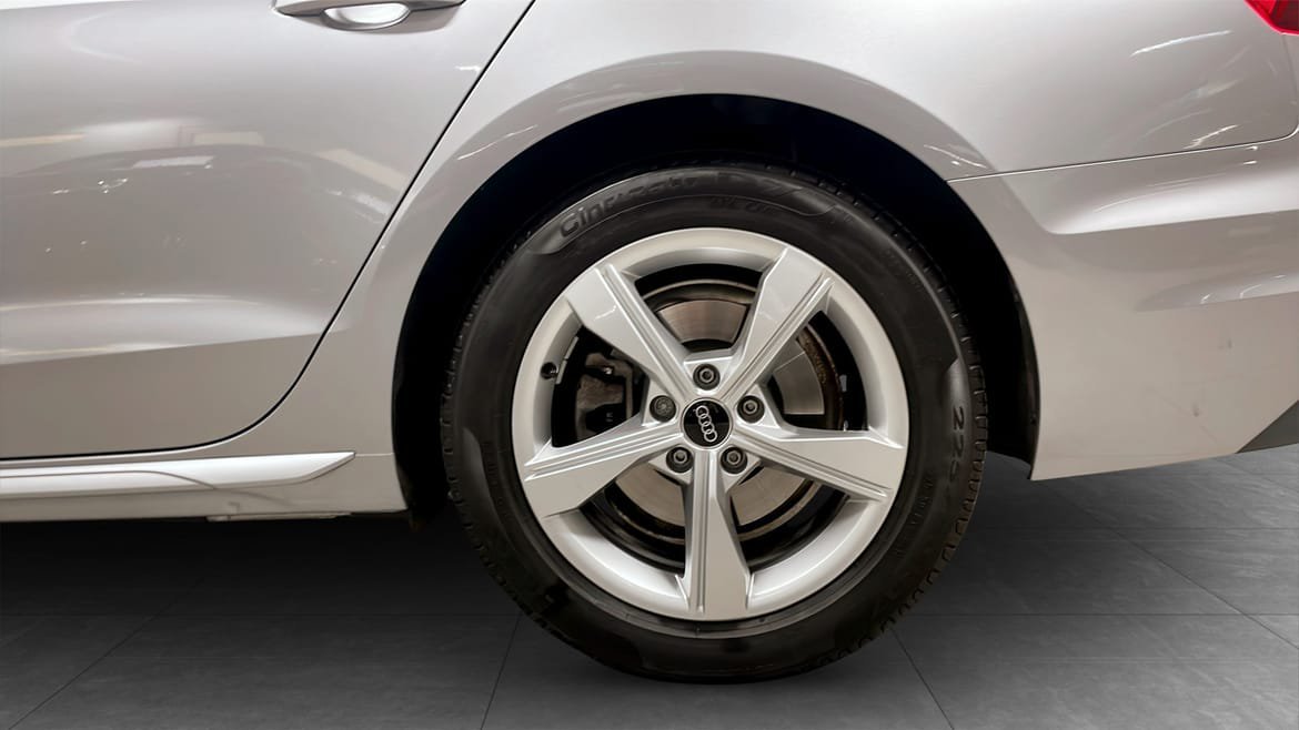 Vehicle Image 6