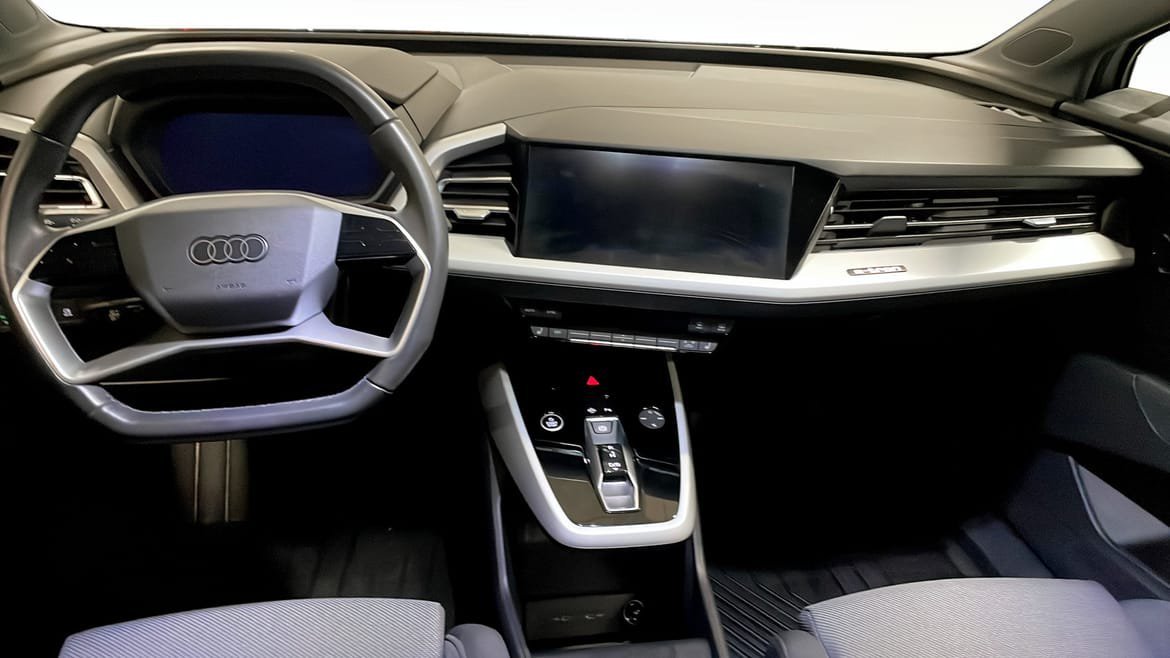 Vehicle Image 10