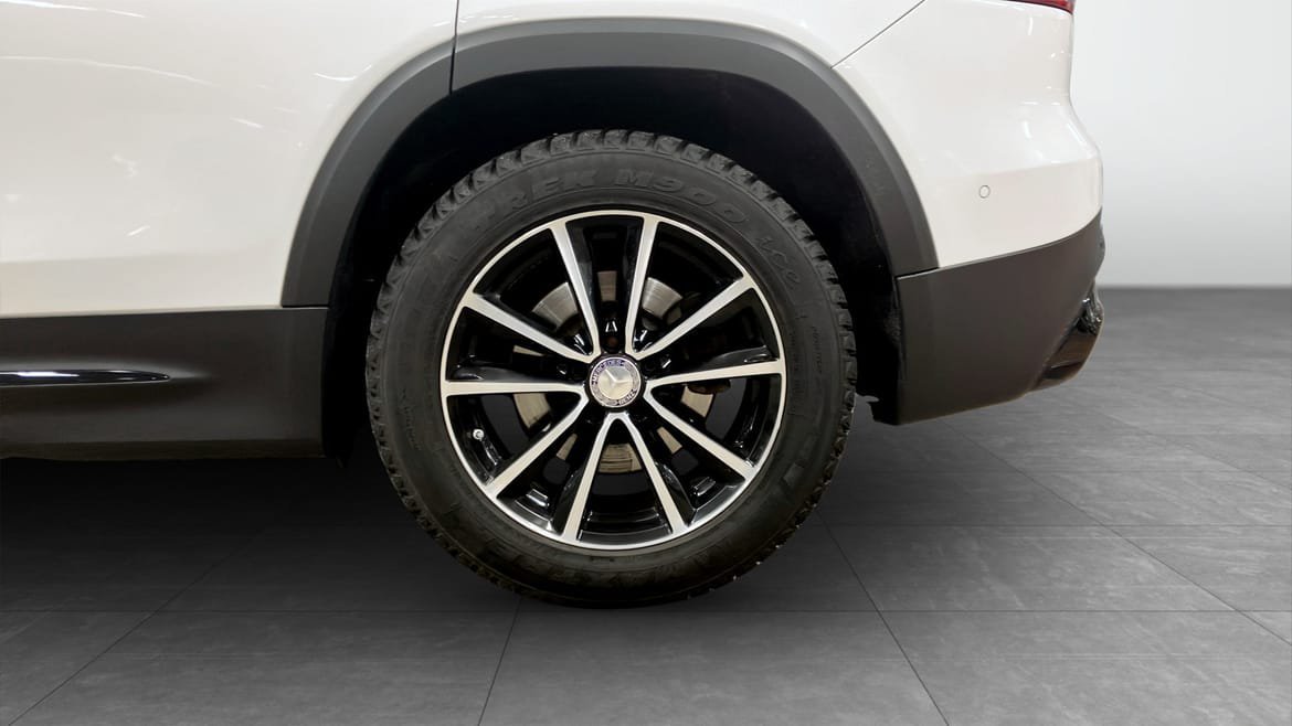 Vehicle Image 6