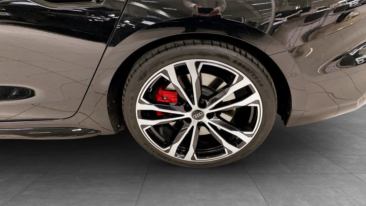 Vehicle Image 6