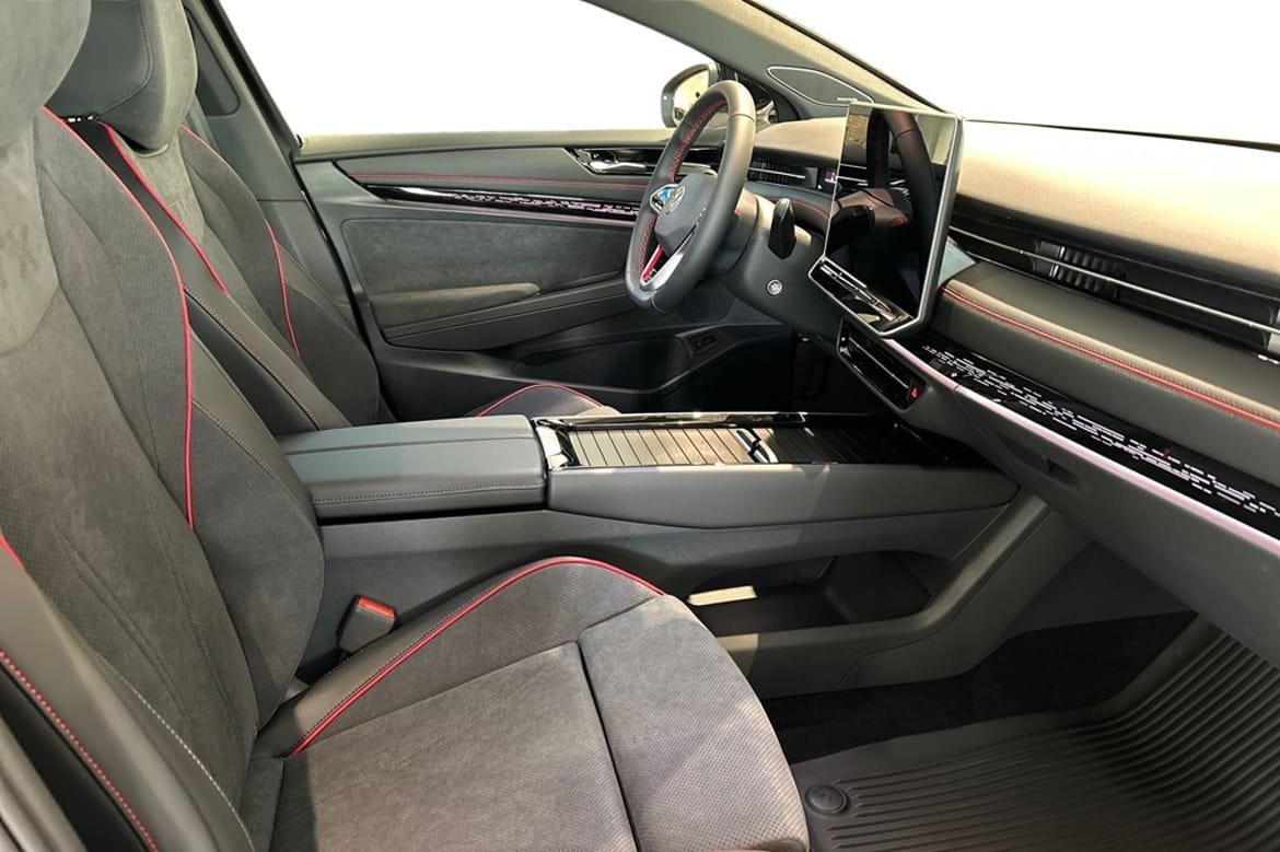 Vehicle Image 12