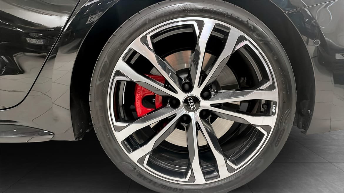Vehicle Image 6