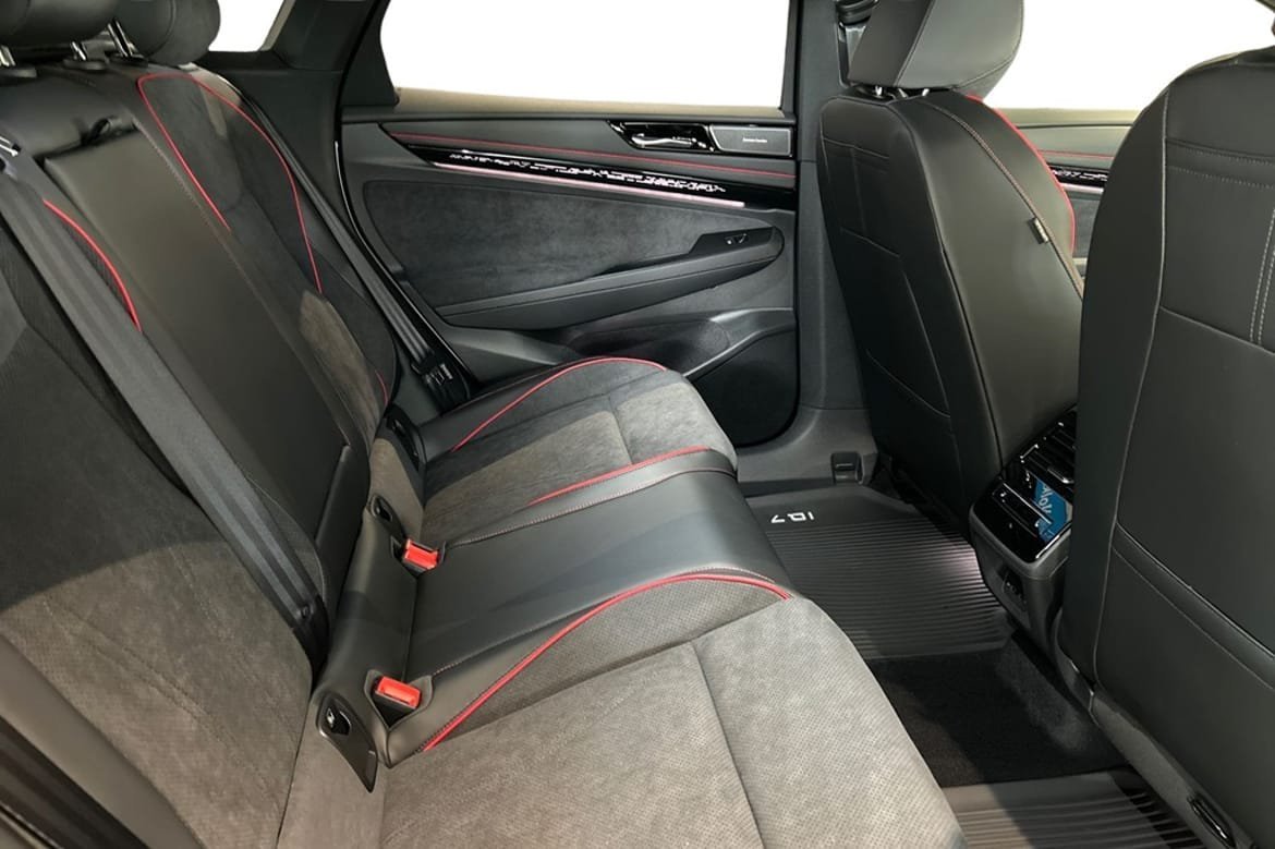 Vehicle Image 15