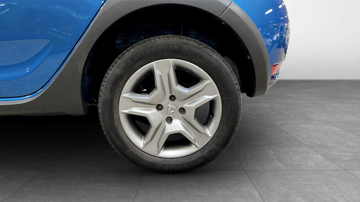 Vehicle Image 6