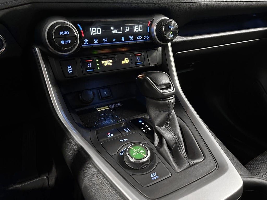 Vehicle Image 18