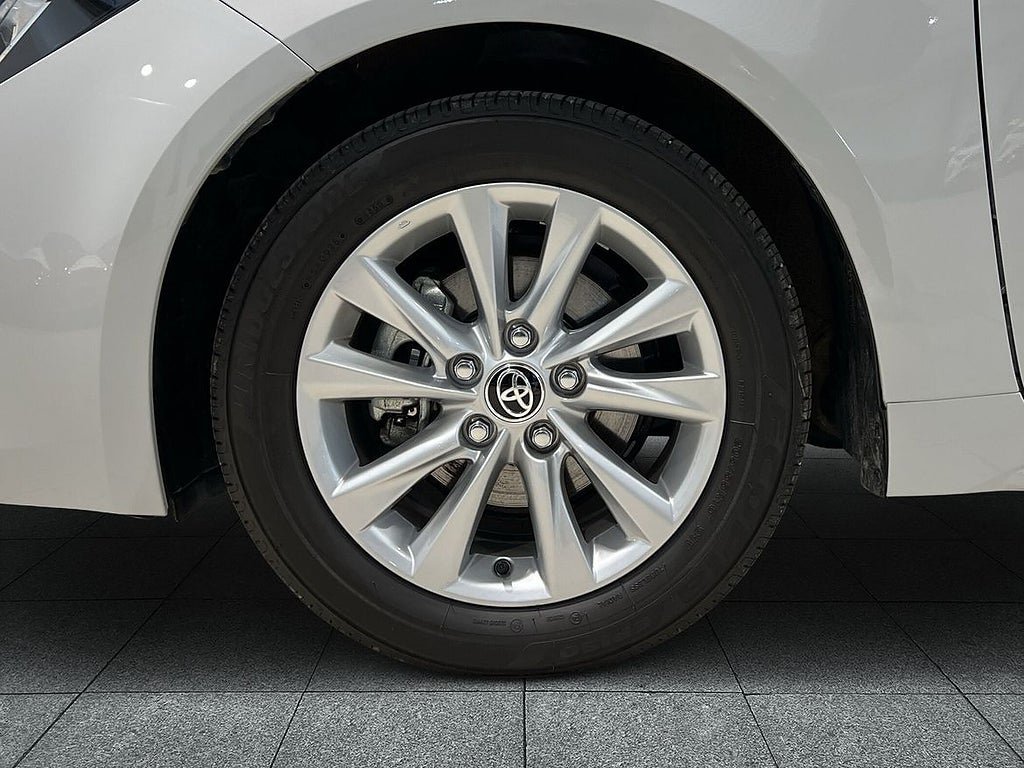 Vehicle Image 16