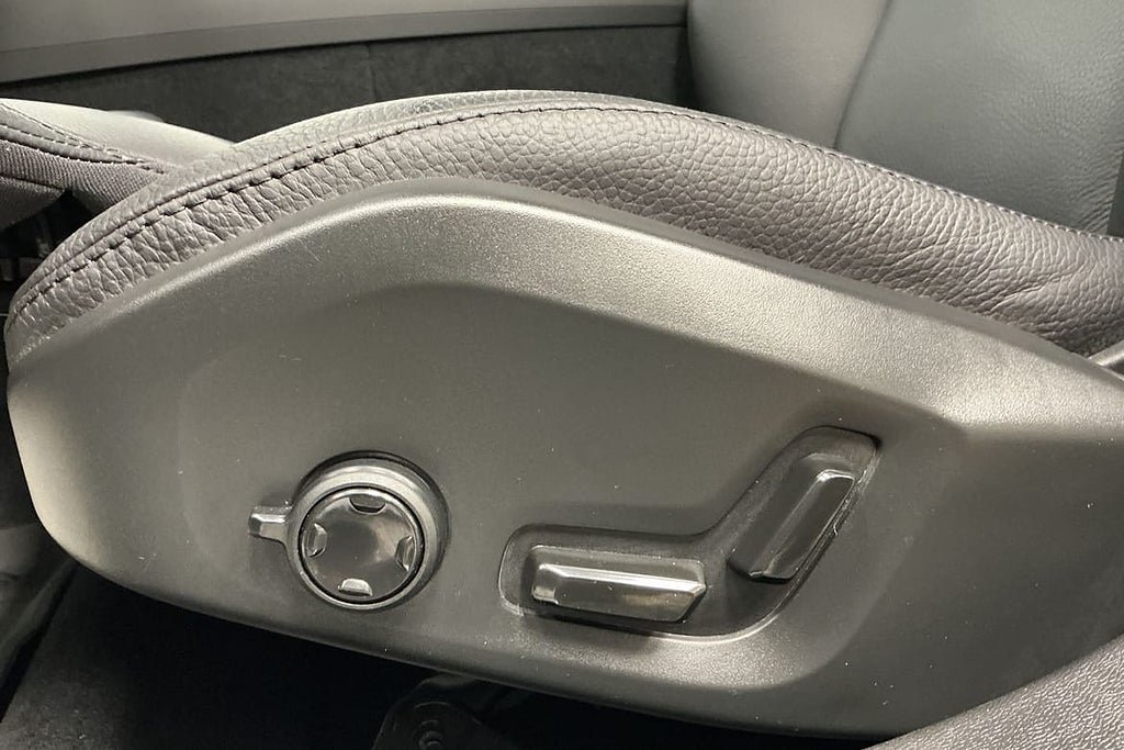 Vehicle Image 26