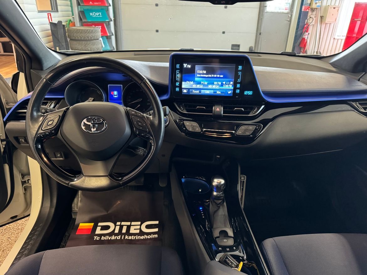 Vehicle Image 10