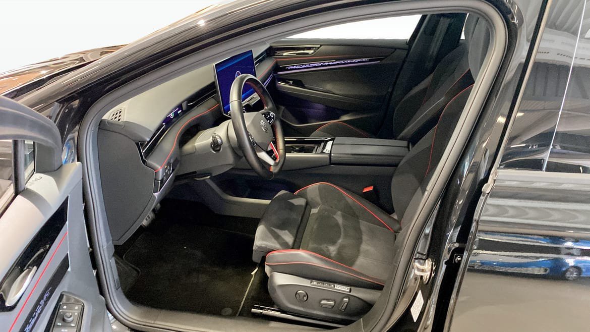 Vehicle Image 8