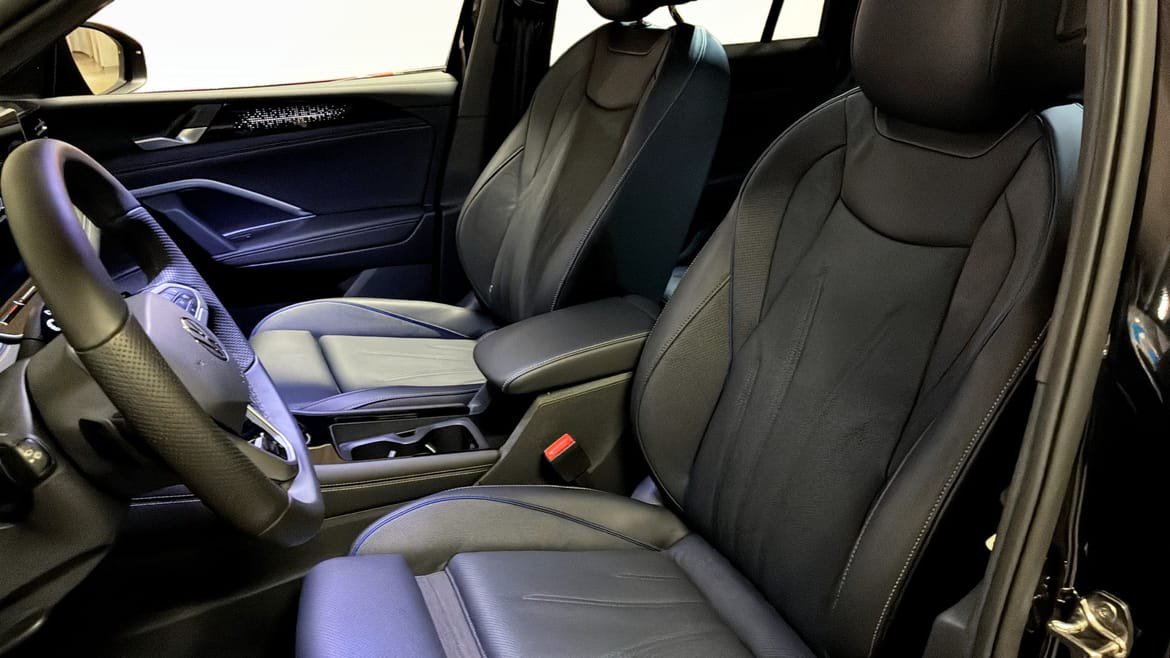 Vehicle Image 8