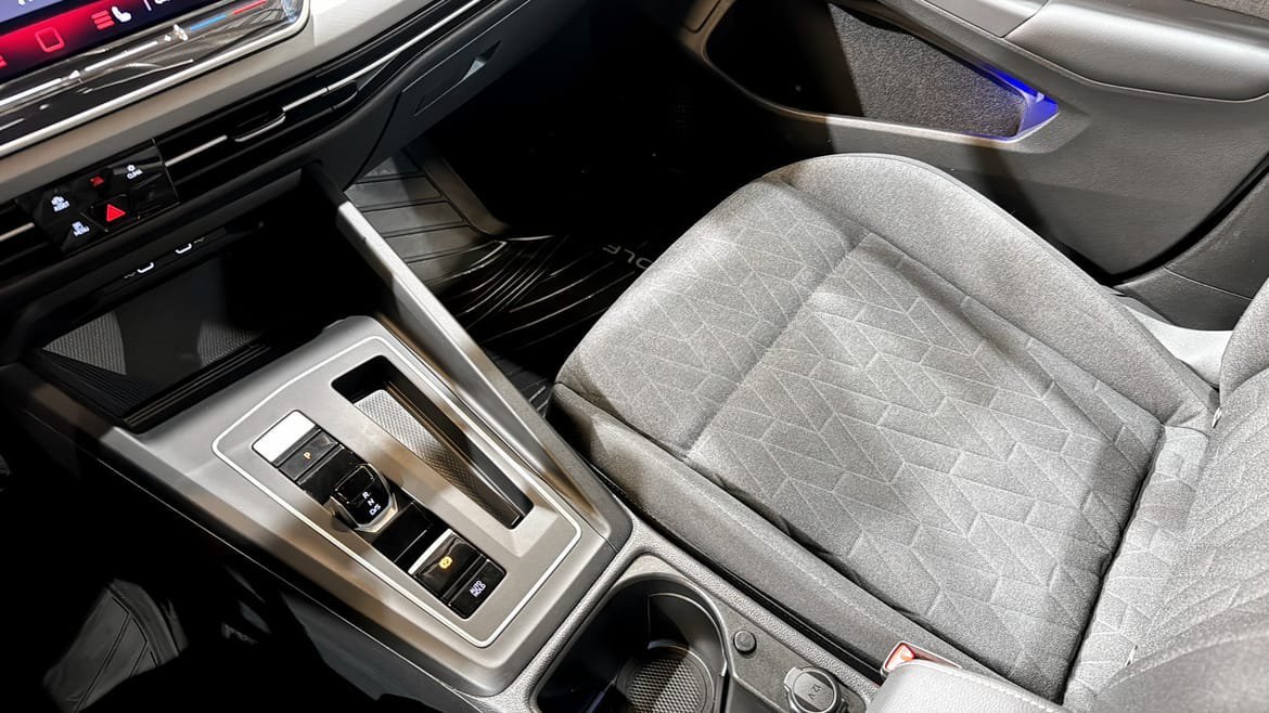Vehicle Image 16