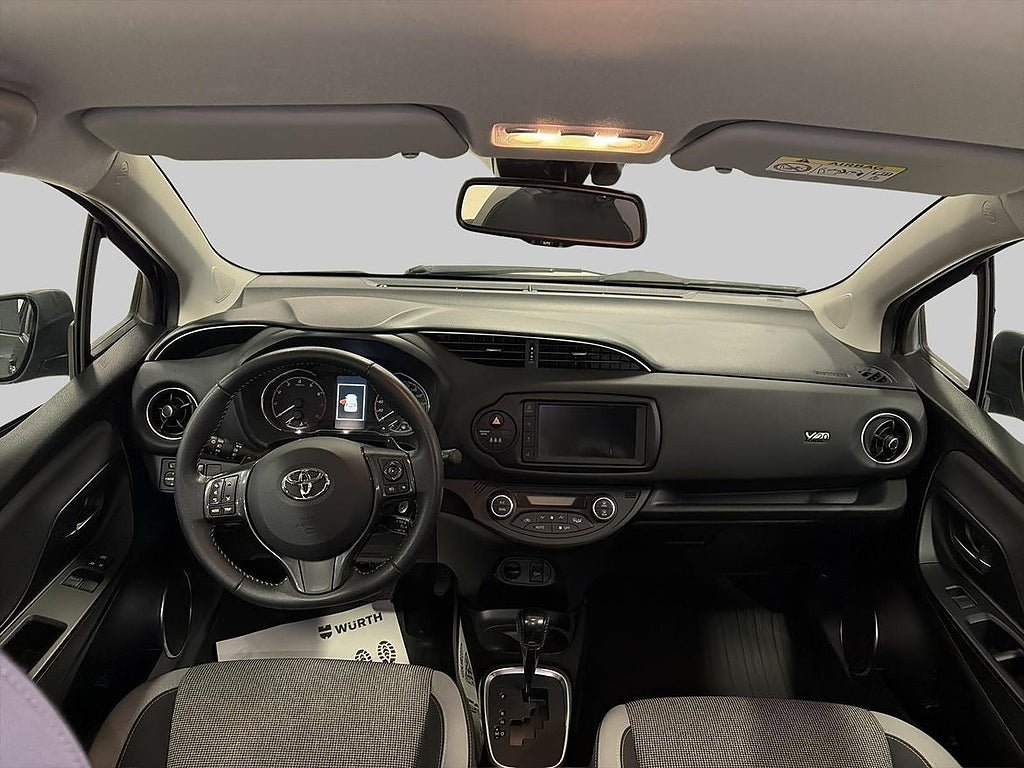 Vehicle Image 12