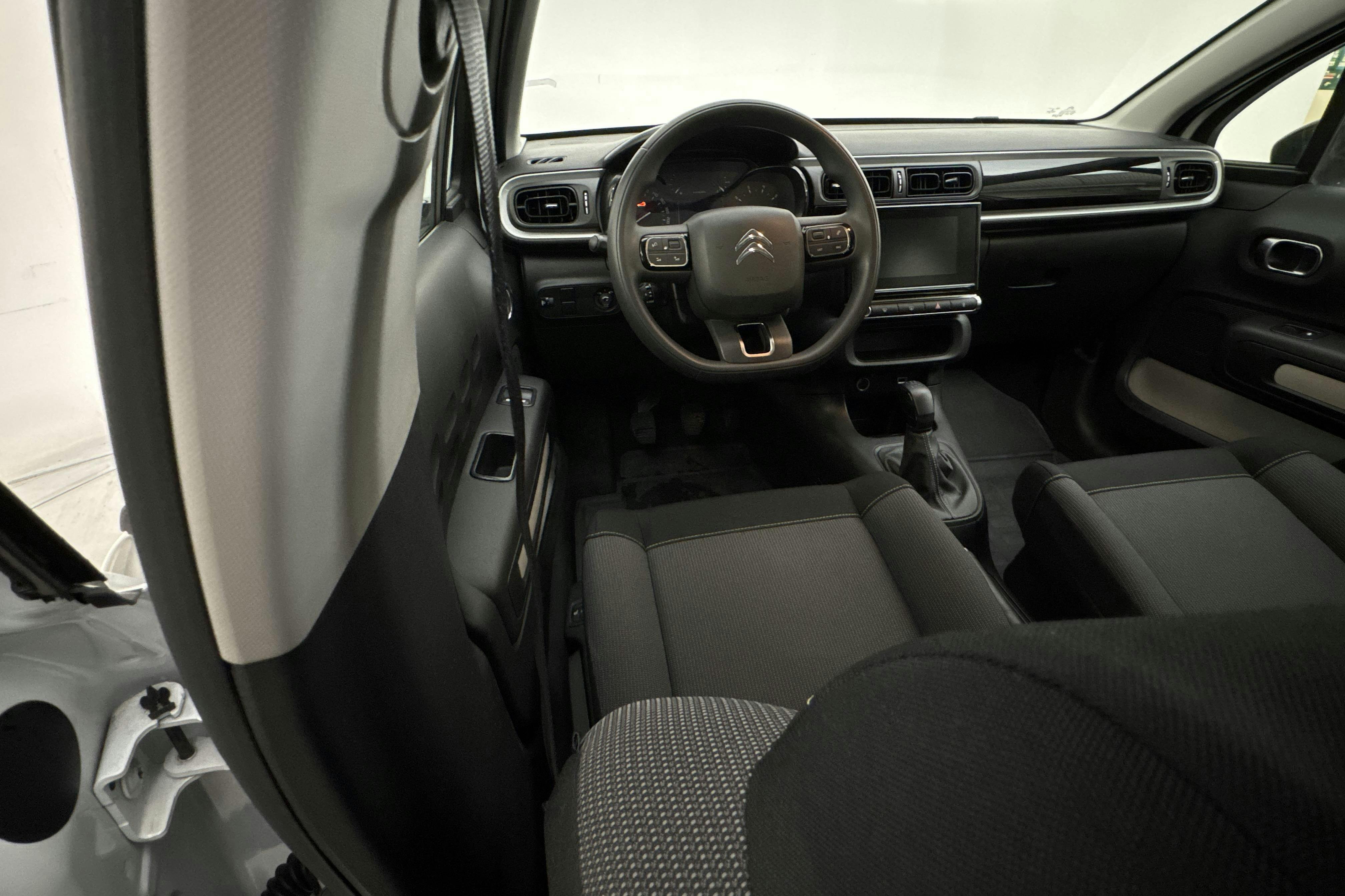 Vehicle Image 12