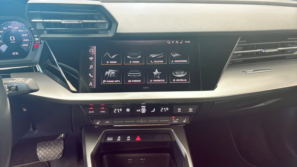 Vehicle Image 9