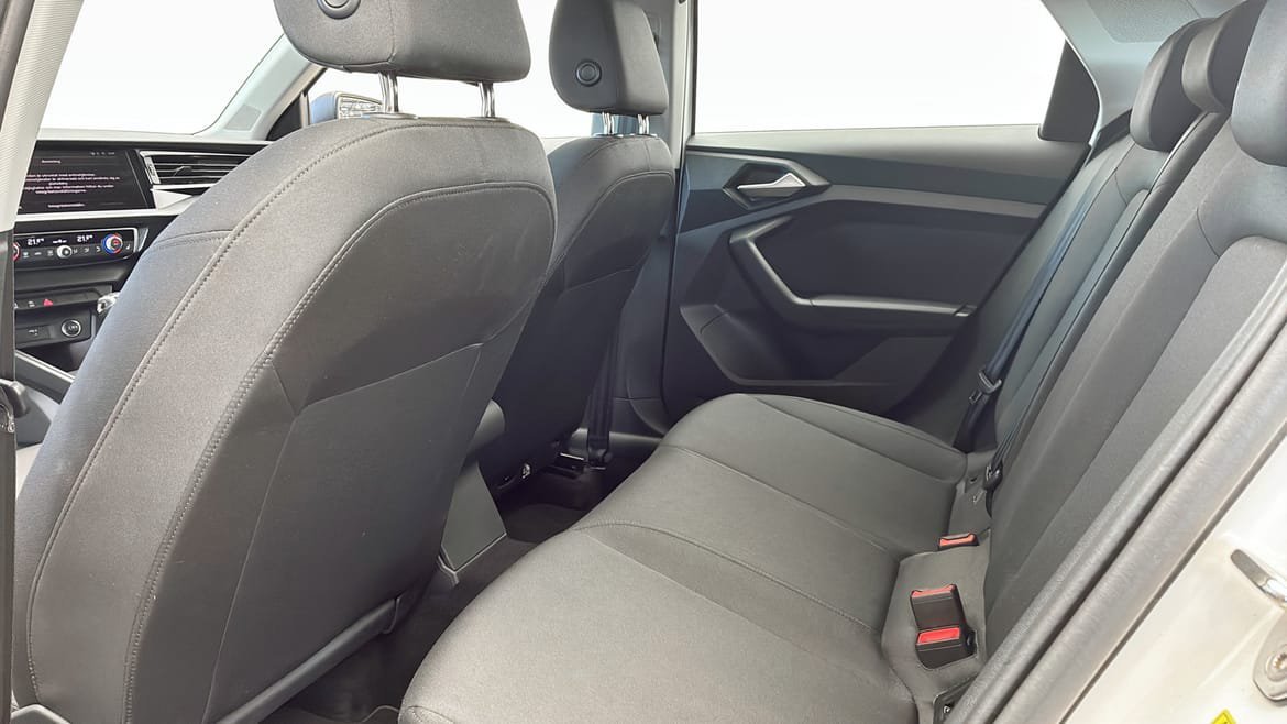 Vehicle Image 11