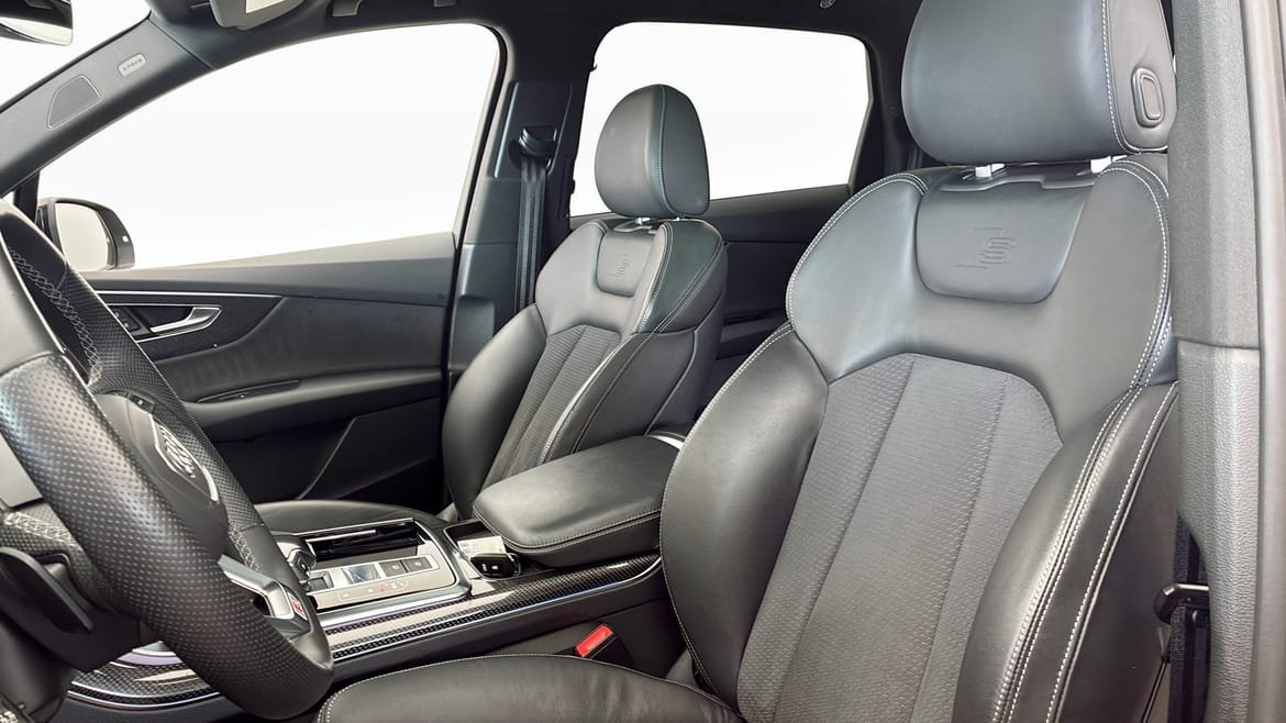 Vehicle Image 8