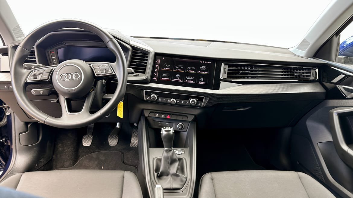 Vehicle Image 10