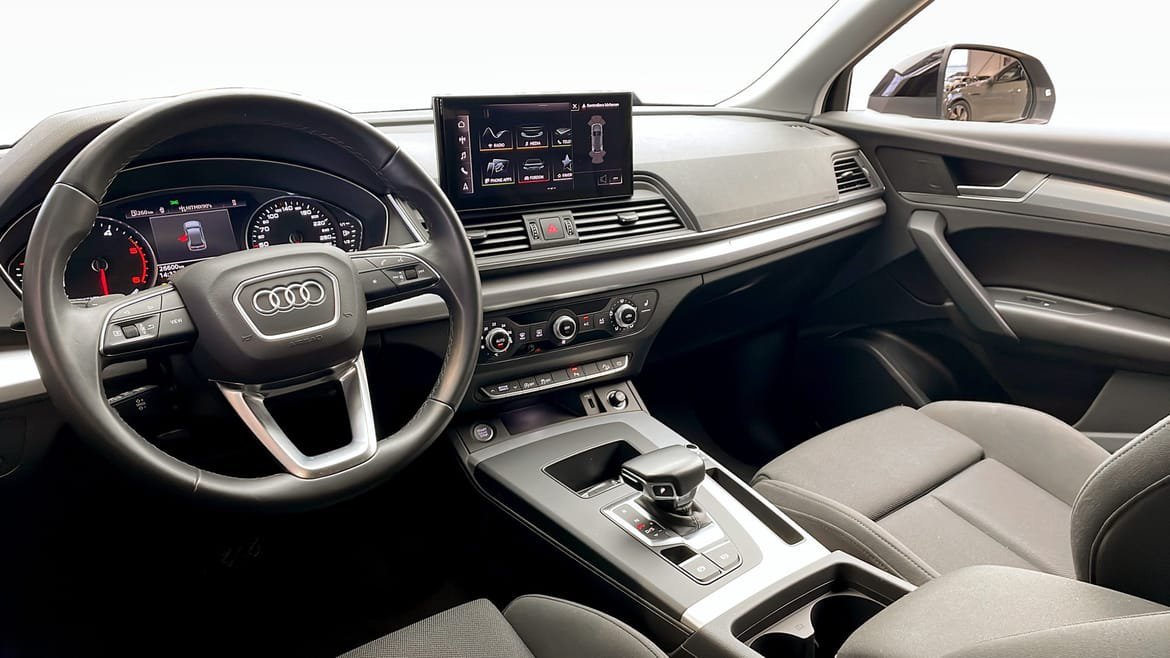 Vehicle Image 10