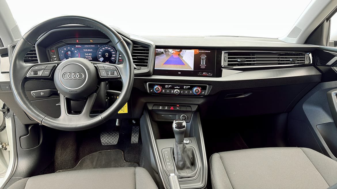 Vehicle Image 10