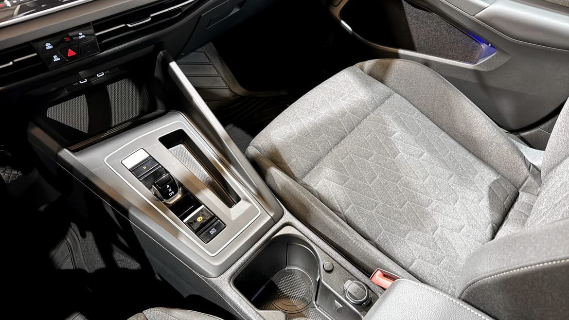Vehicle Image 16