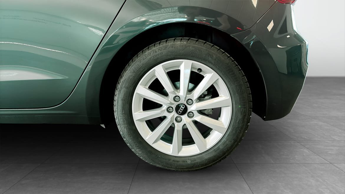 Vehicle Image 6