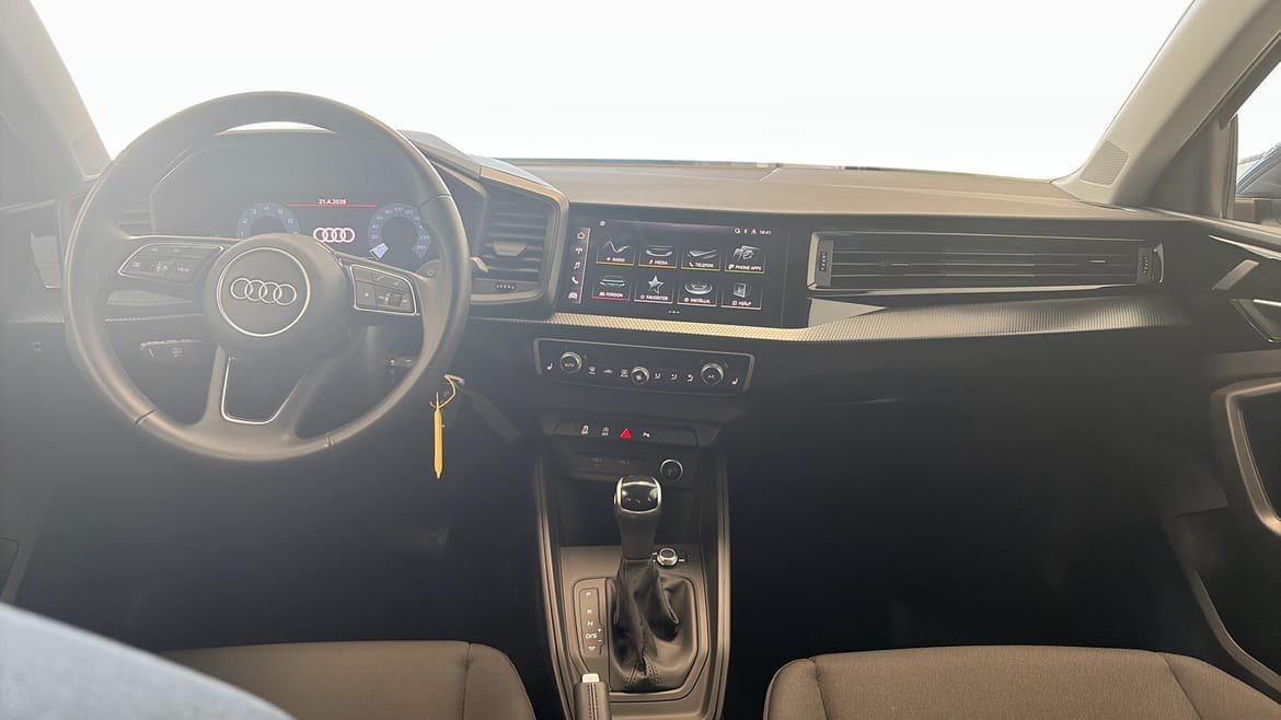 Vehicle Image 10