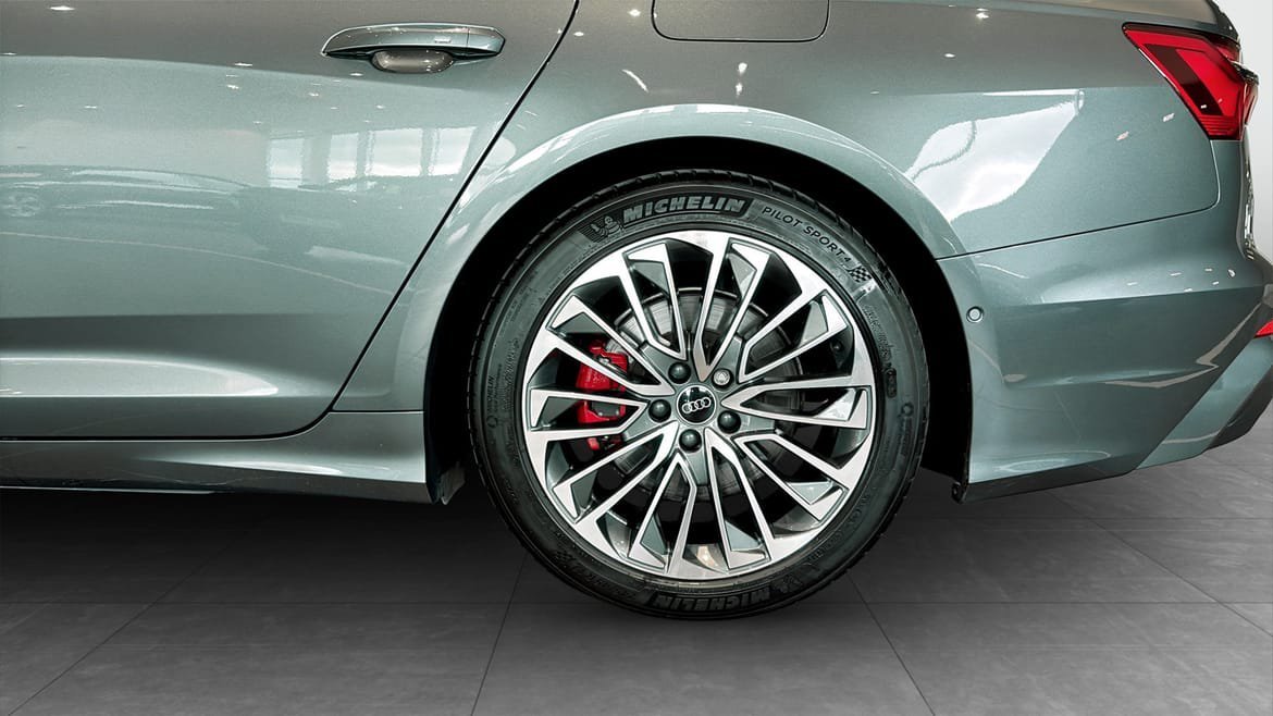 Vehicle Image 6