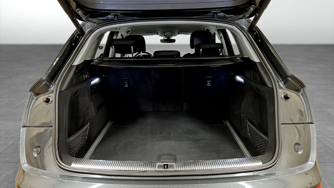 Vehicle Image 12