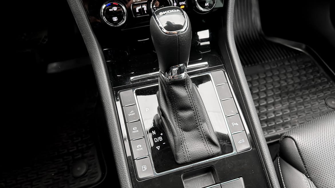 Vehicle Image 16