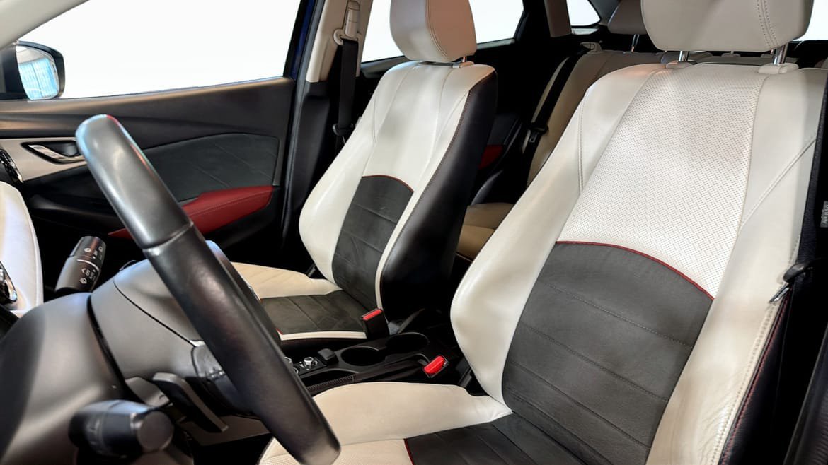 Vehicle Image 8