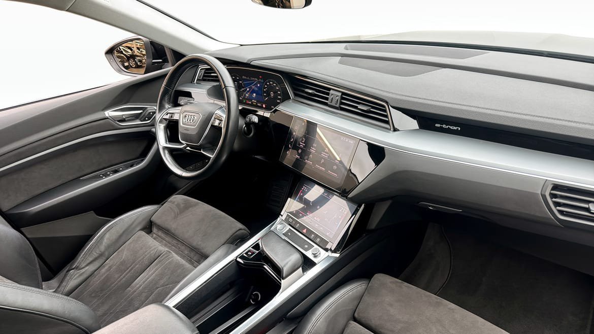 Vehicle Image 12