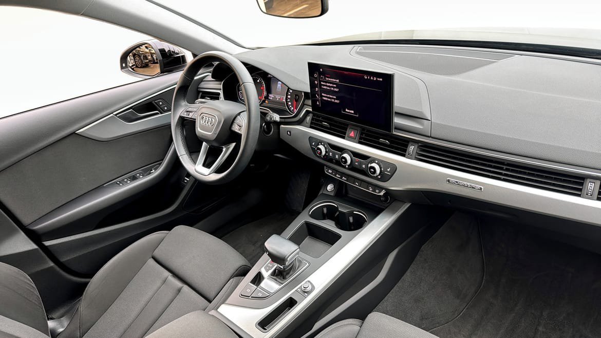 Vehicle Image 11