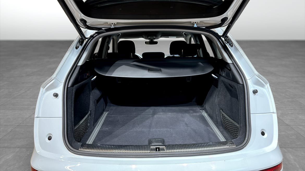 Vehicle Image 12