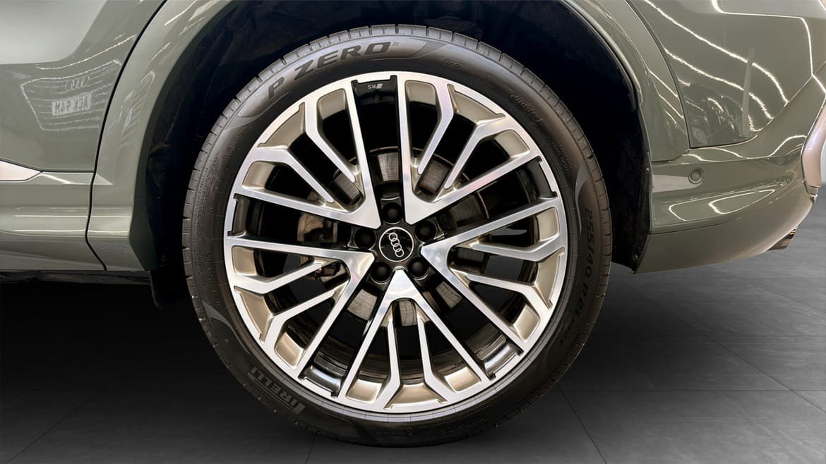 Vehicle Image 6