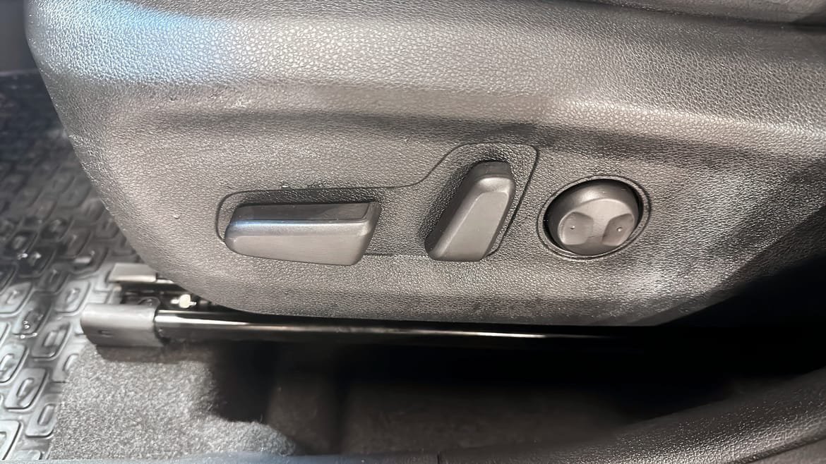 Vehicle Image 16