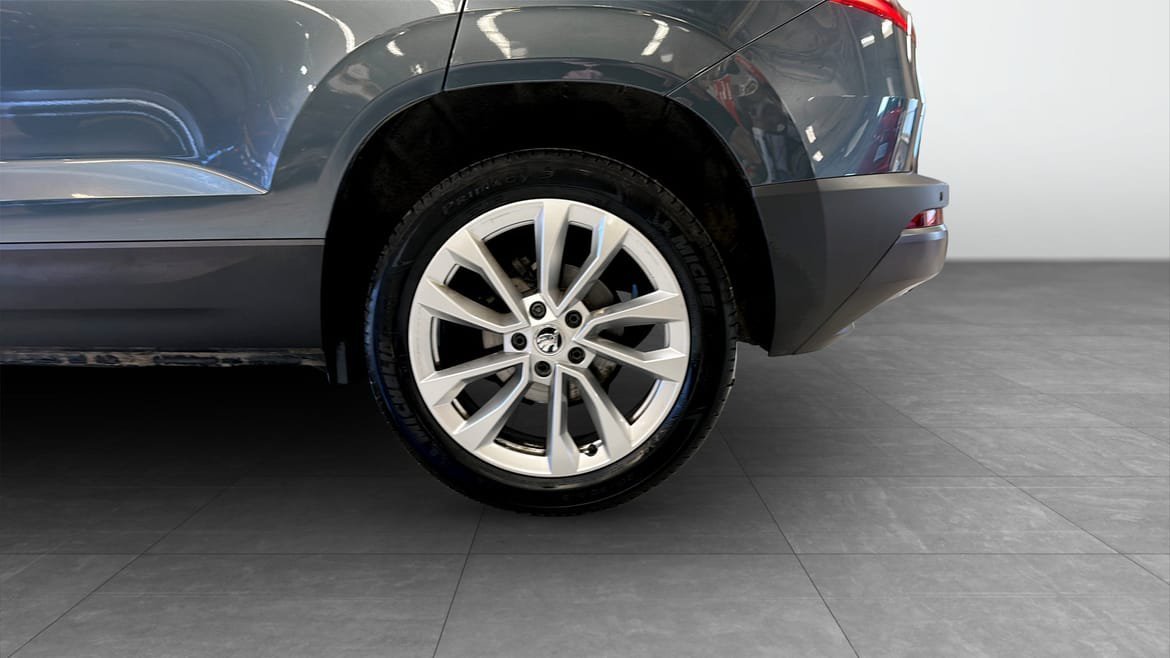 Vehicle Image 6