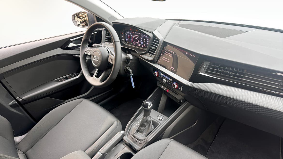 Vehicle Image 11