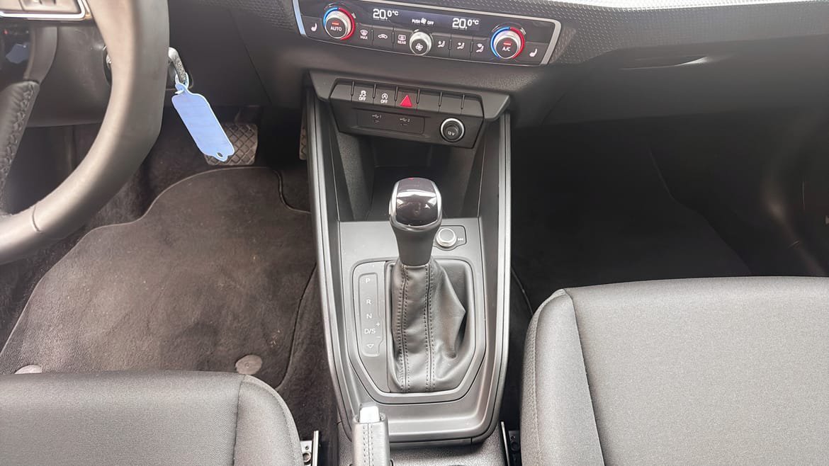 Vehicle Image 17