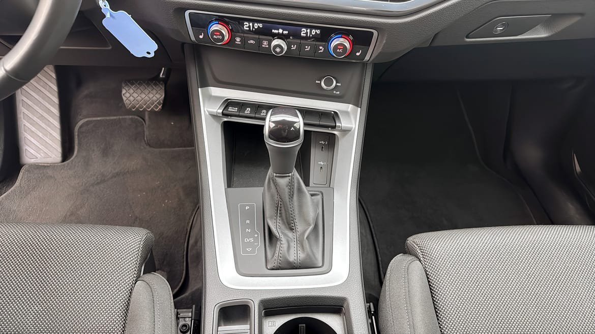 Vehicle Image 17