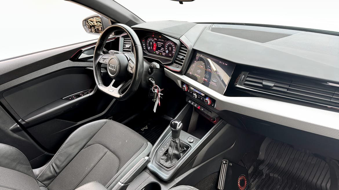 Vehicle Image 11