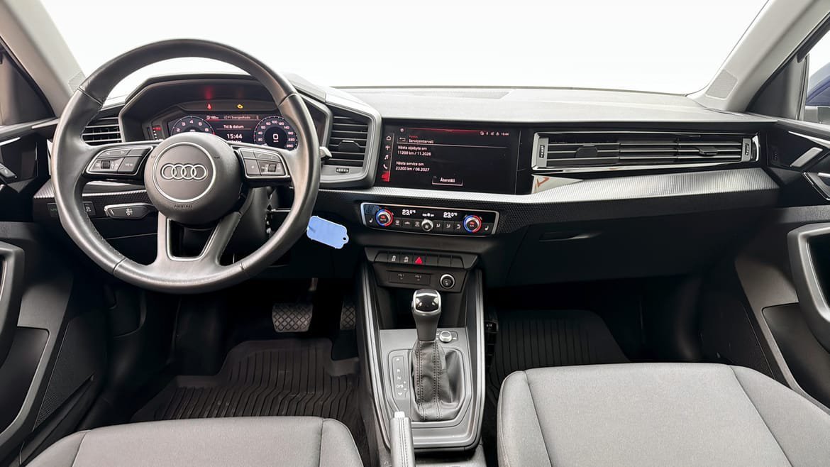 Vehicle Image 10