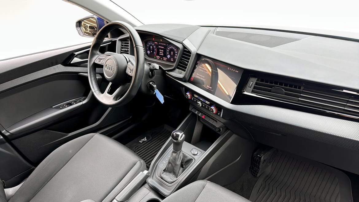 Vehicle Image 11