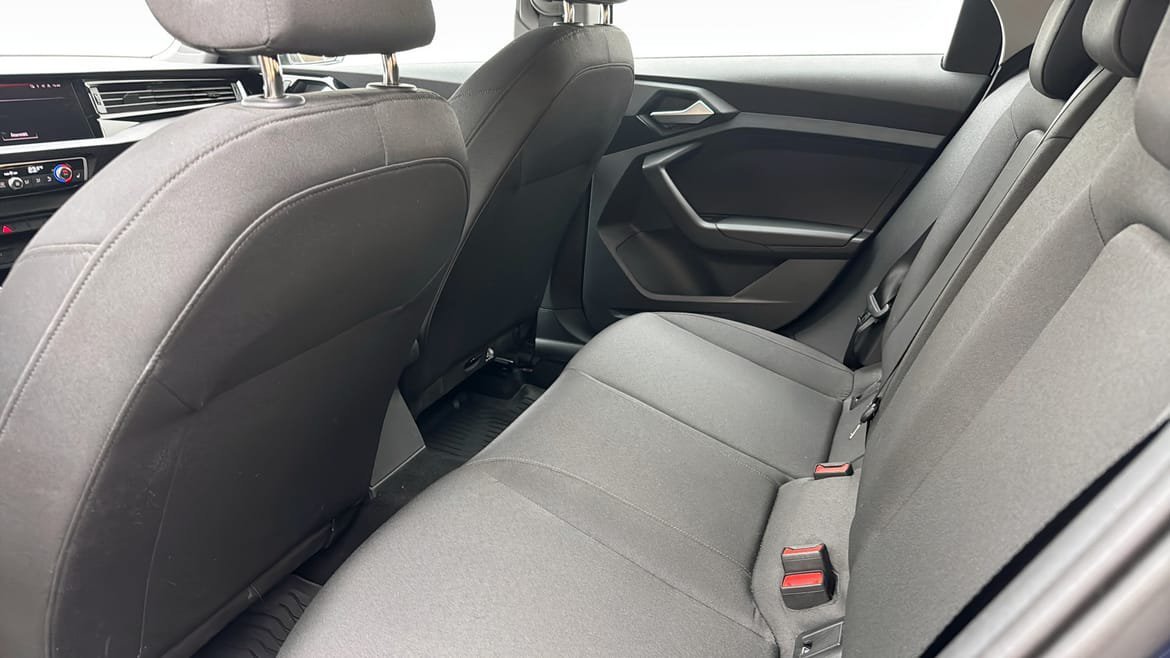 Vehicle Image 12