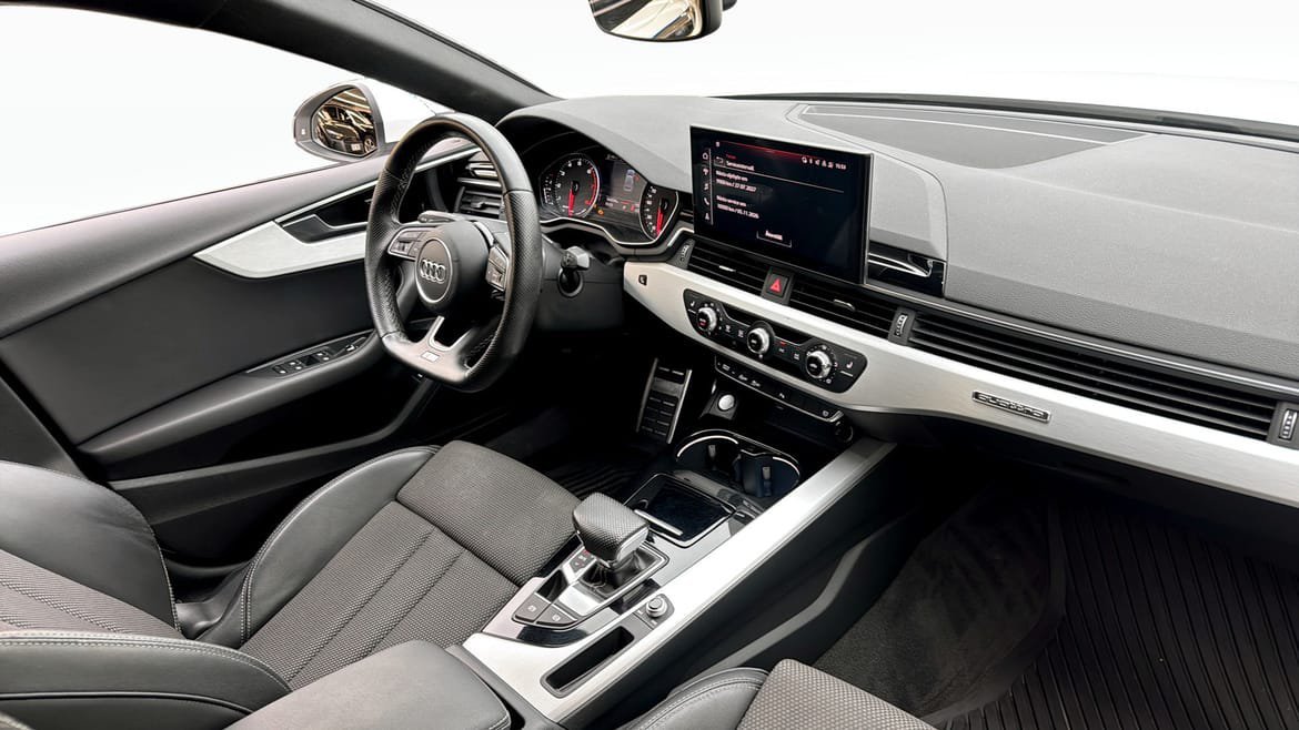 Vehicle Image 11