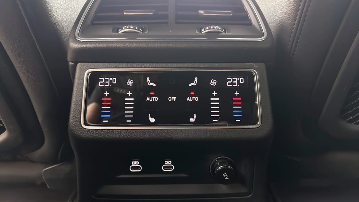 Vehicle Image 24