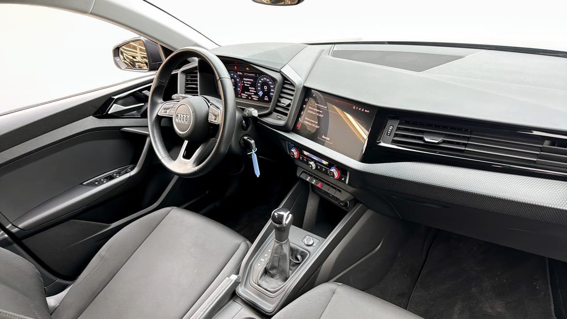 Vehicle Image 11